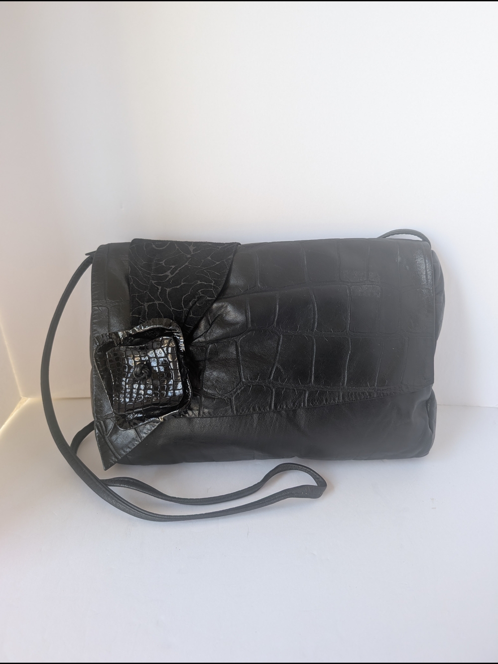 Vintage Bags by Nams Black Leather Crossbody Shoulder Purse Croc Embossed Flower